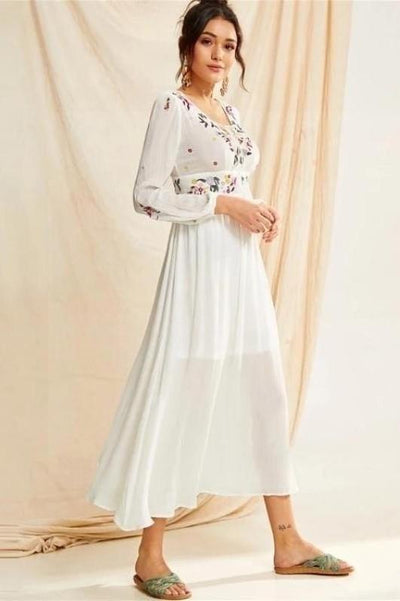 Böhmisches weißes Frauenkleid Stil