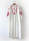 Langes böhmisches Kleid Weiß bestickt Hinweis