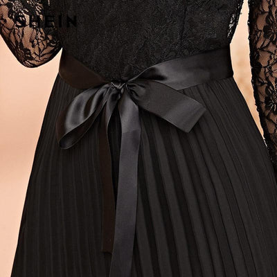 Langes böhmisches Kleid mit schwarzer Spitze Wunderschön
