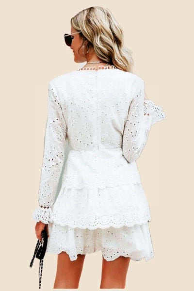 Schickes und böhmisches weißes Kleid Boho-Chic