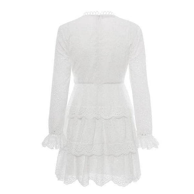 Schickes und böhmisches weißes Kleid chic