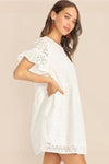 Weißes kurzes Bohemian-Chic-Kleid Stil